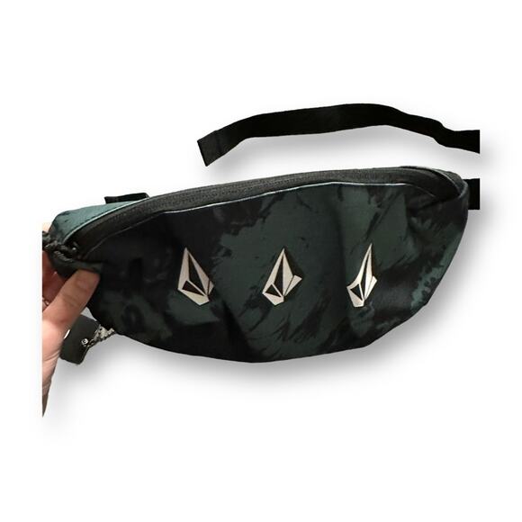 Volcom Mini Waist Fanny Hip Pack Bag Zip Closure in Marina Blue NEW - Picture 3 of 7